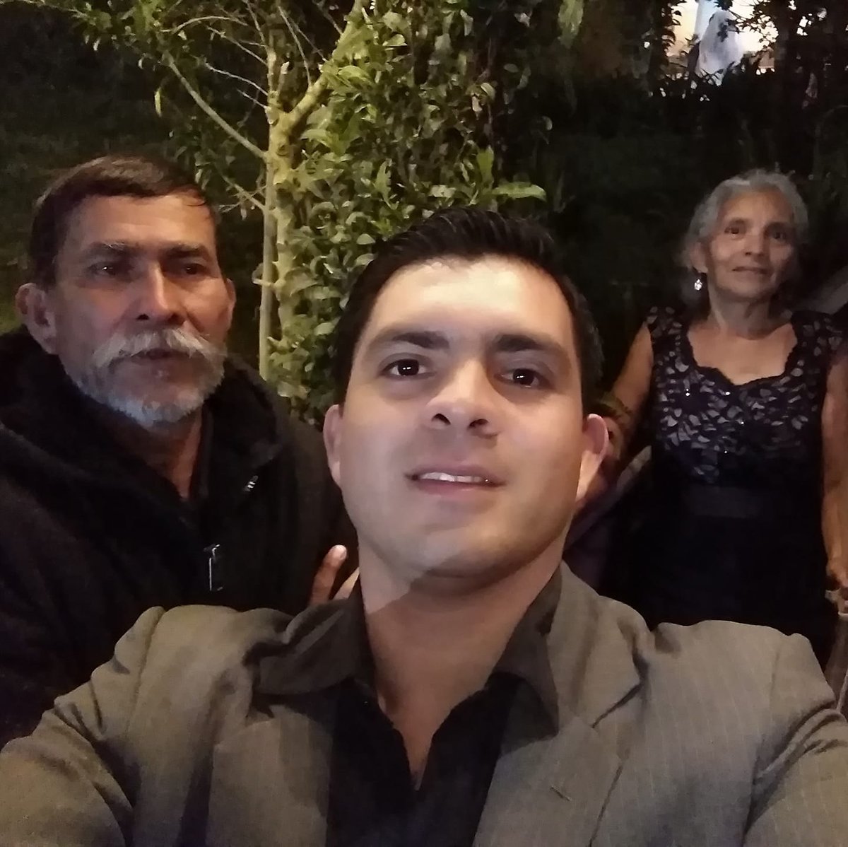 ZolaRoom1's tweet image. Encourage the adoption of decentralized oracle solutions to ensure reliable and tamper-proof data feeds for smart contracts. #tradecoind2_vn #decentralizedoracles