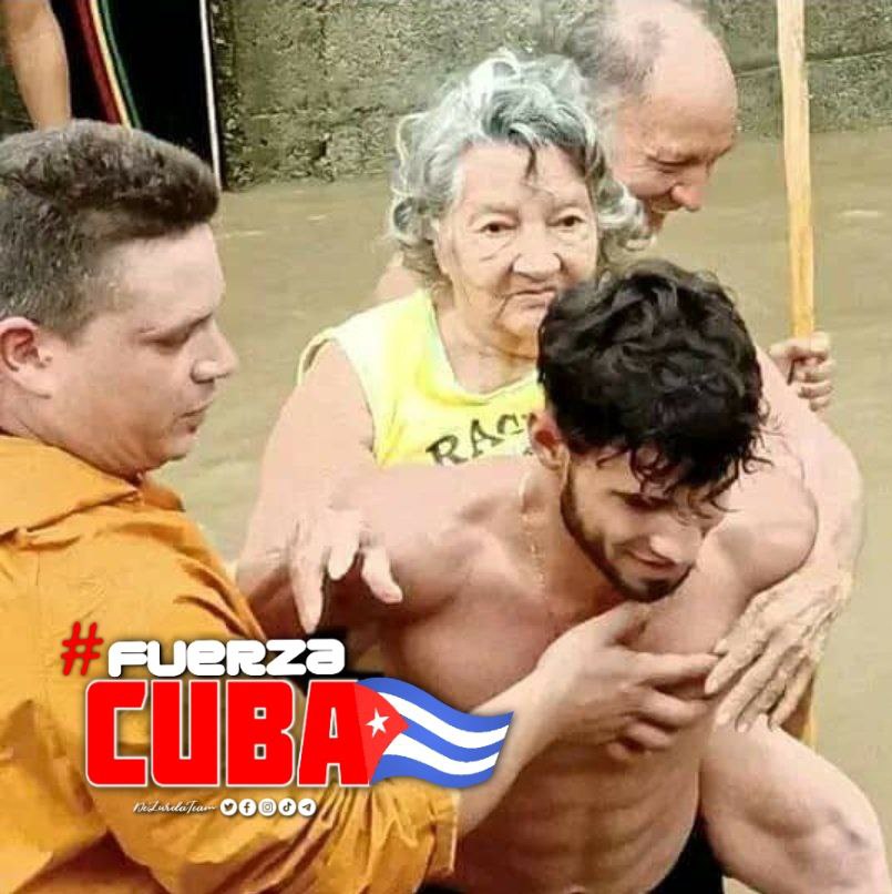 Estás imágenes deberían estar circulando el mundo, muestra de q en Cuba, la juventud está para lo que sea.

#FuerzaCuba 
#BienestarIgualdadYJusticia 
#ComoElChe 
#DeZurdaTeam