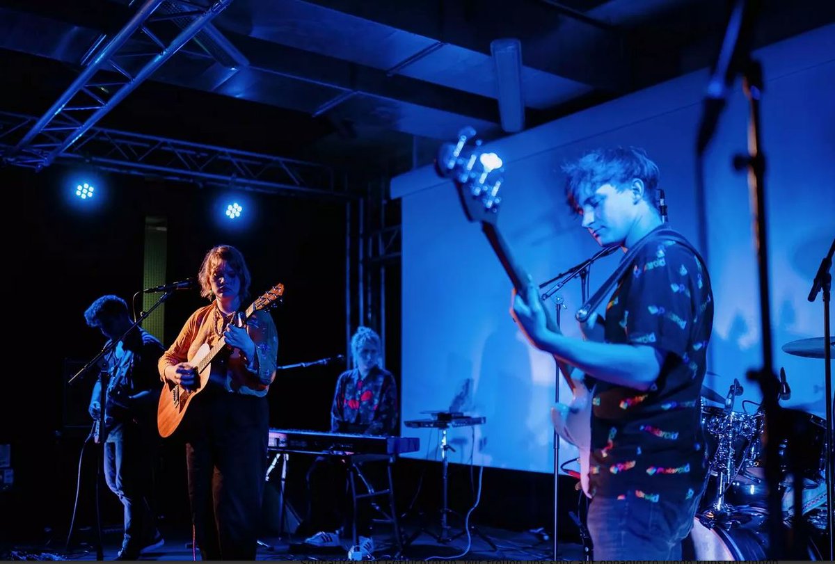 Die @Popakademie_BW steht #withrefugees. Am 14. Juni spielen Musiker*innen im #WorkandProgressClub um 20:00 Uhr  zum #Weltflüchtlingstag. Über 100 Millionen Menschen sind weltweit auf der Flucht via <a href="/UdoDahmen/">Udo Dahmen</a> <a href="/SWRAktuellBW/">SWR Aktuell BW</a> <a href="/online_MM/">Mannheimer Morgen</a> <a href="/radioregenbogen/">Radio Regenbogen</a> <a href="/unoflucht/">UNO-Flüchtlingshilfe</a> <a href="/UNHCR_de/">UNHCR Germany</a>