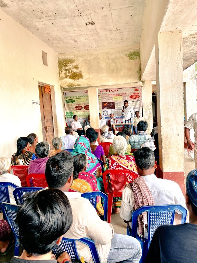 #FinancialInclusion camp held at Ranadevi village, Paralakhemundi, Gajapati. Sarapanch, Bagusala GP graced the occasion. More than 200 villagers participated in the camp. Products and services of #IndiaPost and #IPPB were popularized.
#AapkaDostIndiaPost