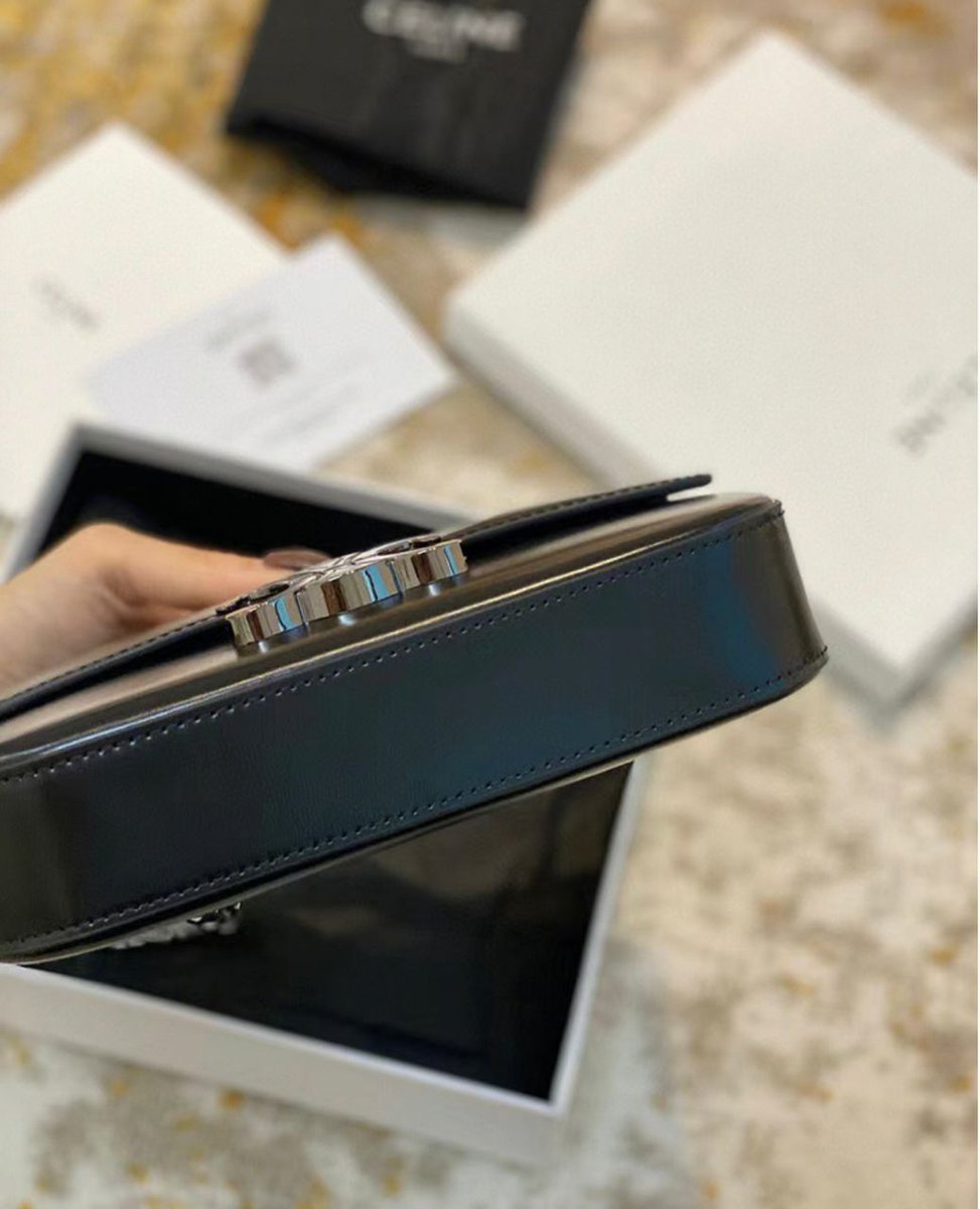 Glo2dk's tweet photo. Celine 🤍
Only black
Price 13k
@DONJAZZY @mrmacaroni
@HenshawKate IDANs 💪 https://t.co/lpzkEwJLqB