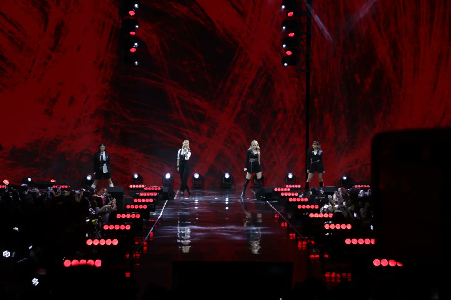 FyapyVPXwAAzU-c?format=jpg&name=large