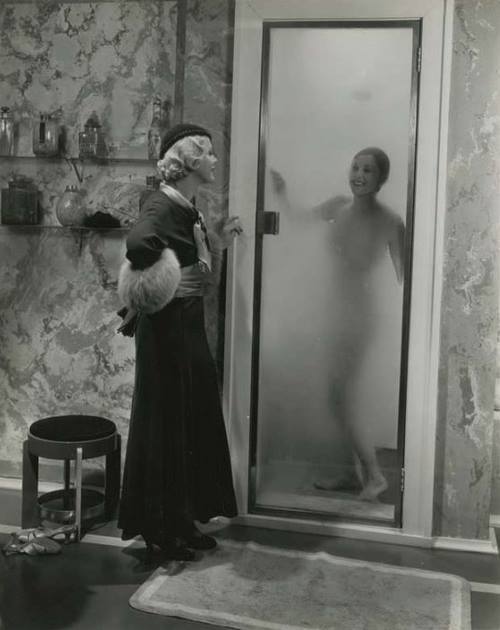 FabioMatteuzzi's tweet photo. #GlendaFarrell & #BenitaHume in #GamblingShip
(#LouisJGasnier #MaxMarcin, 1933) #30smovies #oldhollywood #precode @HollywoodYeste1 @AlbertGalera @Noirchick1 @TimeMachineHQ https://t.co/G3wBw3plkh