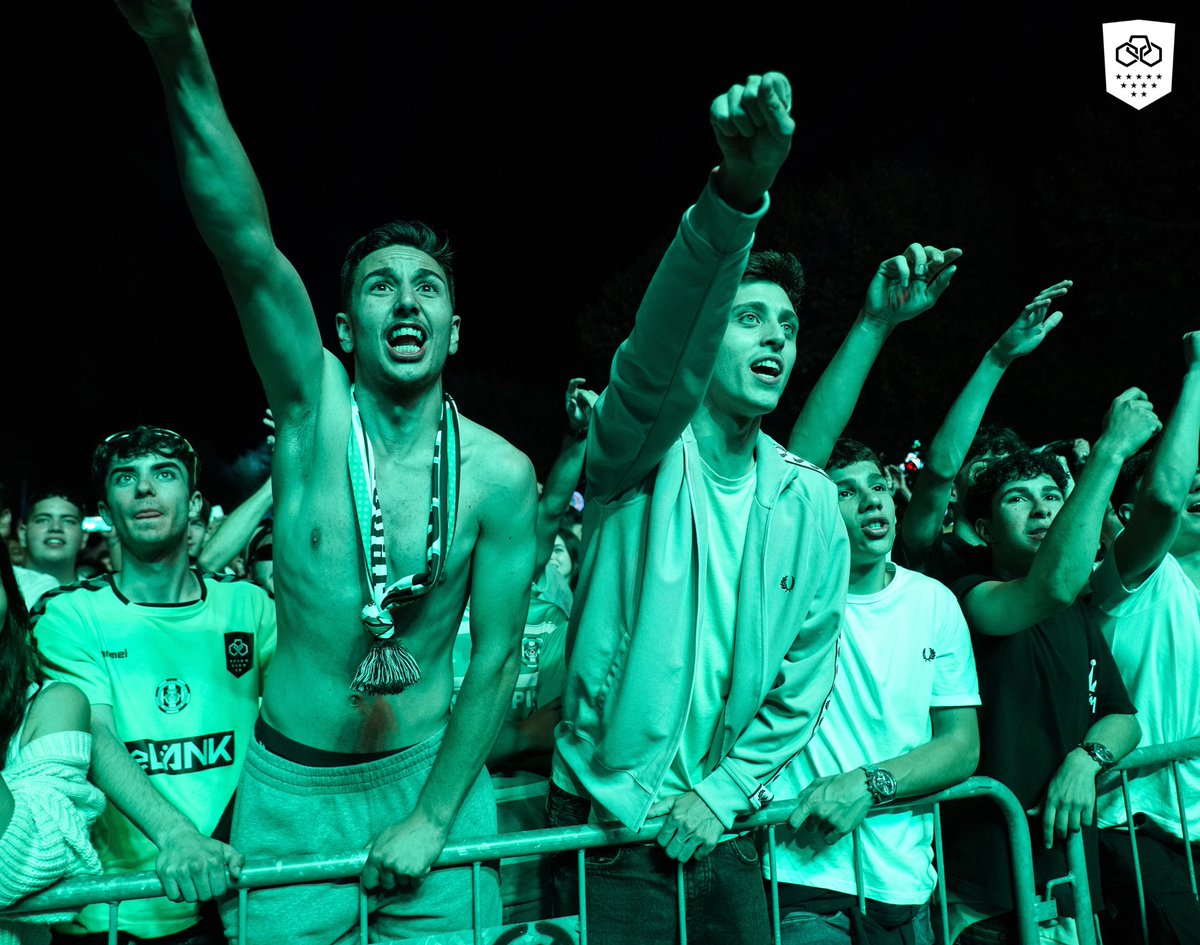 Bom dia a todos, é só para avisar que ESTAMOS NA 2ª LIGA! 🥹

Obrigado pela calorosa recepção vocês são os melhores adeptos do mundo! 🫶

#wearelank #bridgethegap #lankfcvilaverdense #unidosparacontinuarafazerhistoria #liga3 #purofutebol