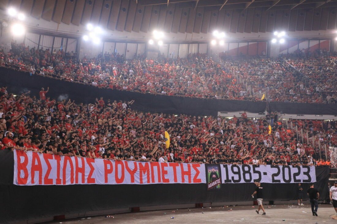 arano_84's tweet photo. Μερικοί Αρειανοί δήλωναν εδώ μέσα λυπημένοι και νευριασμενοι και ζητούσαν συγνώμη από τους γαυρους για το πανί που είχε σηκωθεί στην 1 για τις μάνες τους. 
Ελάτε τώρα εδώ κάτω να τα πούμε ρε, που σας είχε πιάσει ο πόνος επειδή έτυχε να πάμε-έρθουν μια φορά στα 15 χρόνια. https://t.co/vWwPAqVTpN