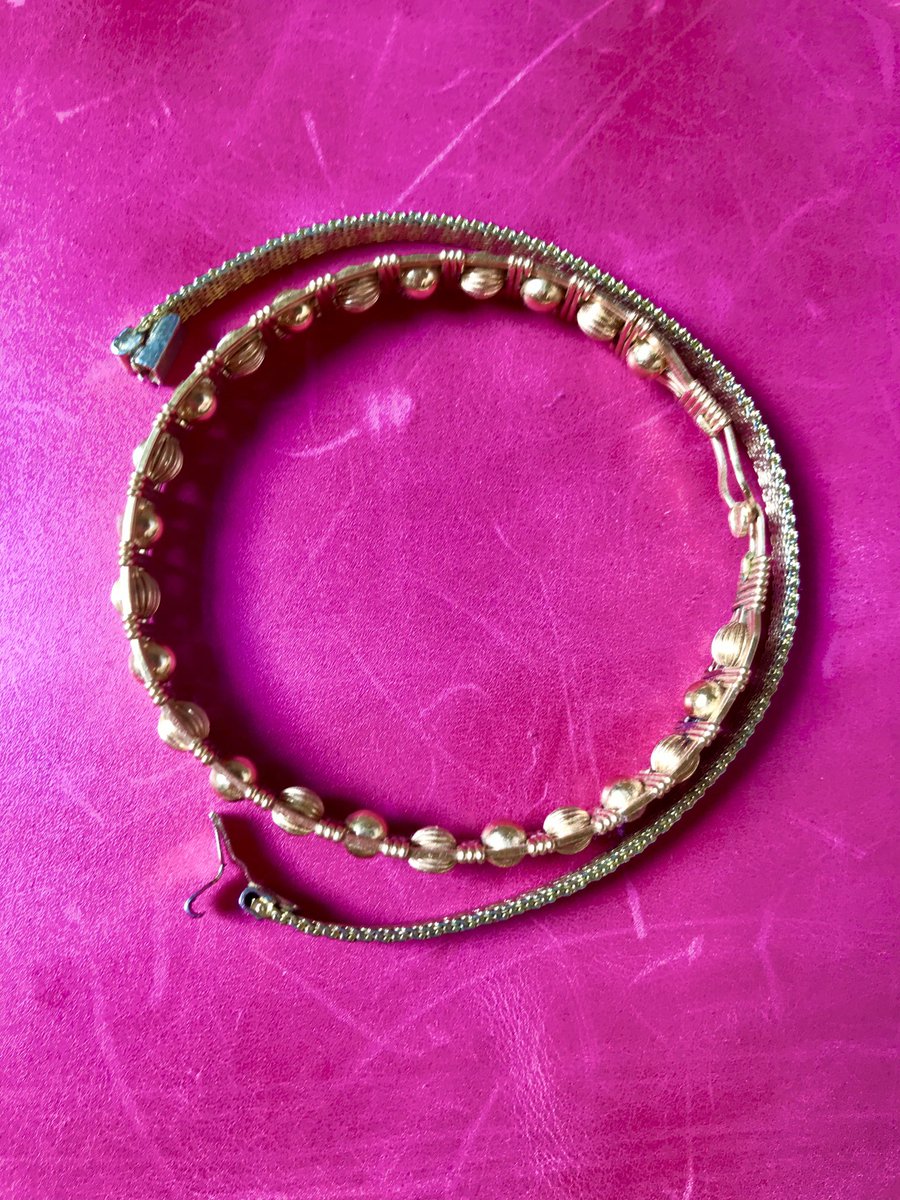 OoidalandBourn's tweet photo. Vintage 60’s gold play. Always an interesting design. #jewellery https://t.co/8TDScNLLhn