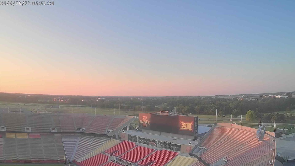 ISUWeatherSTEM's tweet photo. Iowa State University at sunrise and it's 48.9 F. https://t.co/YM4SlqzrB6