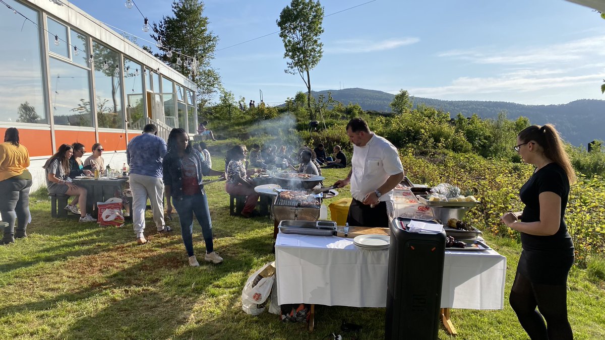 BergenResearch's tweet photo. What a weekend! BBQ overlooking #Bergen and hikes to #Fløyen, #Ulriken and across #Vidden. Hope your feet are not too sore today after the long hike!
#BSRS2023 #SDGs https://t.co/tdiquqJoeC