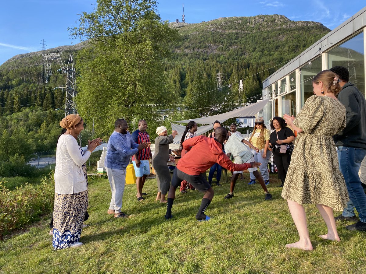 BergenResearch's tweet photo. What a weekend! BBQ overlooking #Bergen and hikes to #Fløyen, #Ulriken and across #Vidden. Hope your feet are not too sore today after the long hike!
#BSRS2023 #SDGs https://t.co/tdiquqJoeC