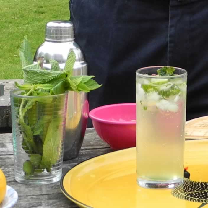How about a Summer Mocktail to cool you down in the sun!🍹

The Fiery Mojito Mocktail, a fresh and zesty explosion.

Click the link for the full recipe: demijohn.co.uk/blogs/cocktail…