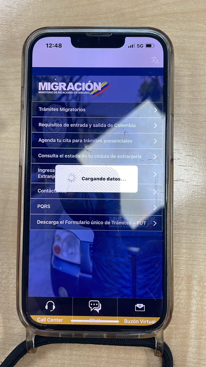 🚨 NO FUCIONA  #checkmig  ni web ni App. Tenemos que volar hoy y es imposible acceder. No hay teléfono donde recurrir y @Avianca dice que no tiene ningun formulario según se indica en la web de <a href="/MigracionCol/">Migración Colombia</a>. VERGONZOSO.