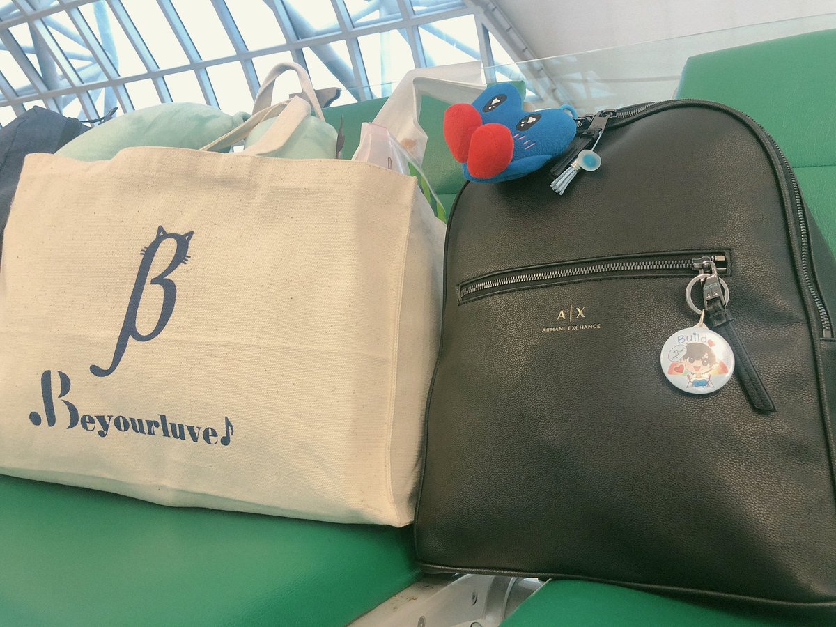 code_biu's tweet image. I’m now at the airport publicly announcing that I’m #Beyourluve🤣
Bye Bye Thailand 🇹🇭 
#colorfulBUILDday #BYLinThailand4Build