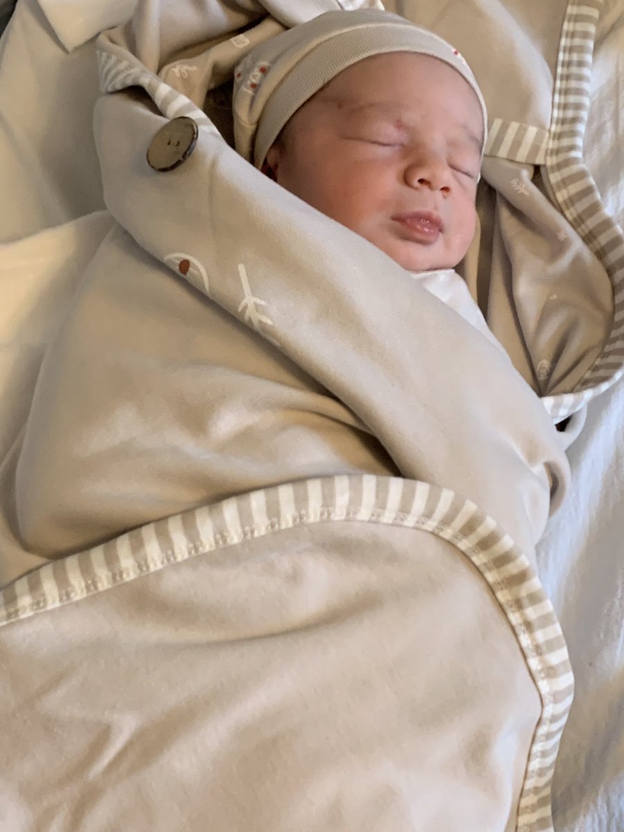 Ve Poyraz bebek dünyaya merhaba dedi. 
Güzellikler kucaklasın seni.. yaşam boyu.. hiç bırakmasın..
Vicdanlı ol, merhametli ol.. 
Senden güçlülerin önünde eğilip, senden güçsüzleri ezme oğul.
Unutma ki dünya nimetleri belli bir kesimin değil, tüm insanlığındır.
Hoş geldin 🧿🐹🐞