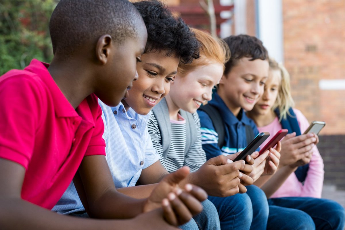 MyNottingham's tweet photo. Delighted that parents of children in #Nottingham who have free school meals will receive e-vouchers for free holiday activities from today, in partnership with @NFFC_Community and @OfficialTBCT. We've also given out supermarket vouchers.

More here... 👇

https://t.co/Hhr4M6xPN4 https://t.co/2zly420jQL