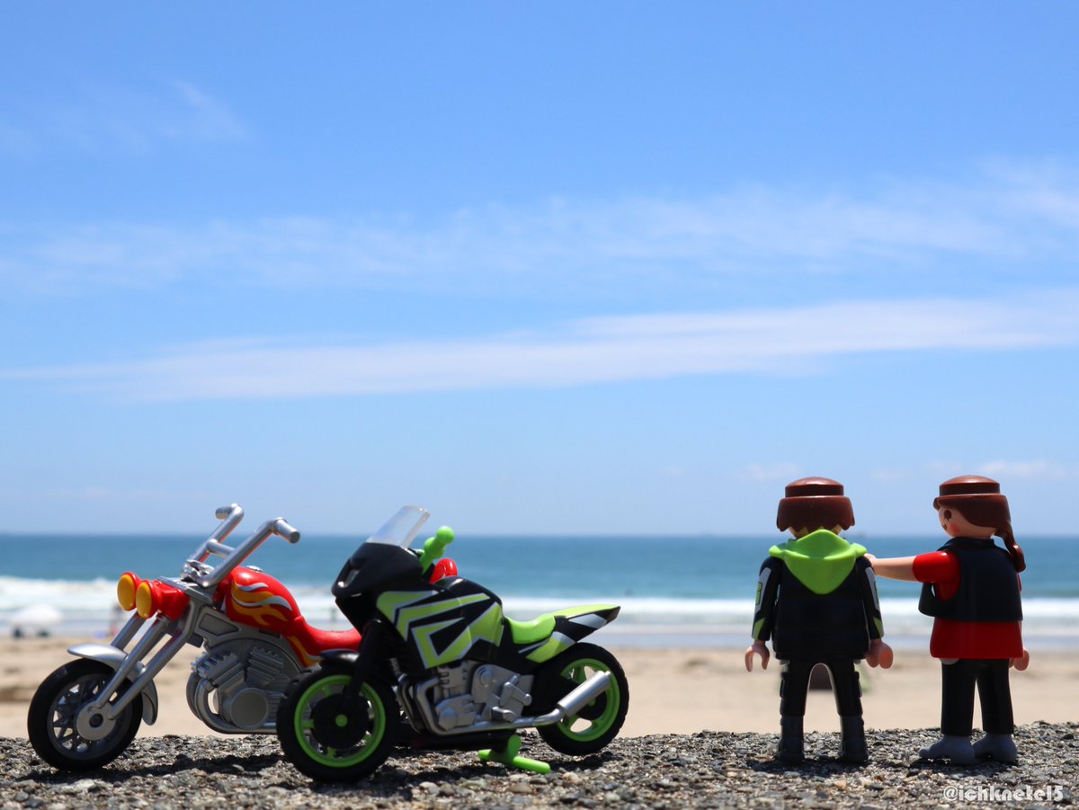 #バイクに跨った写真を貼れ見た人もやる
#playmobil #プレイモービル

海が見たくなって。