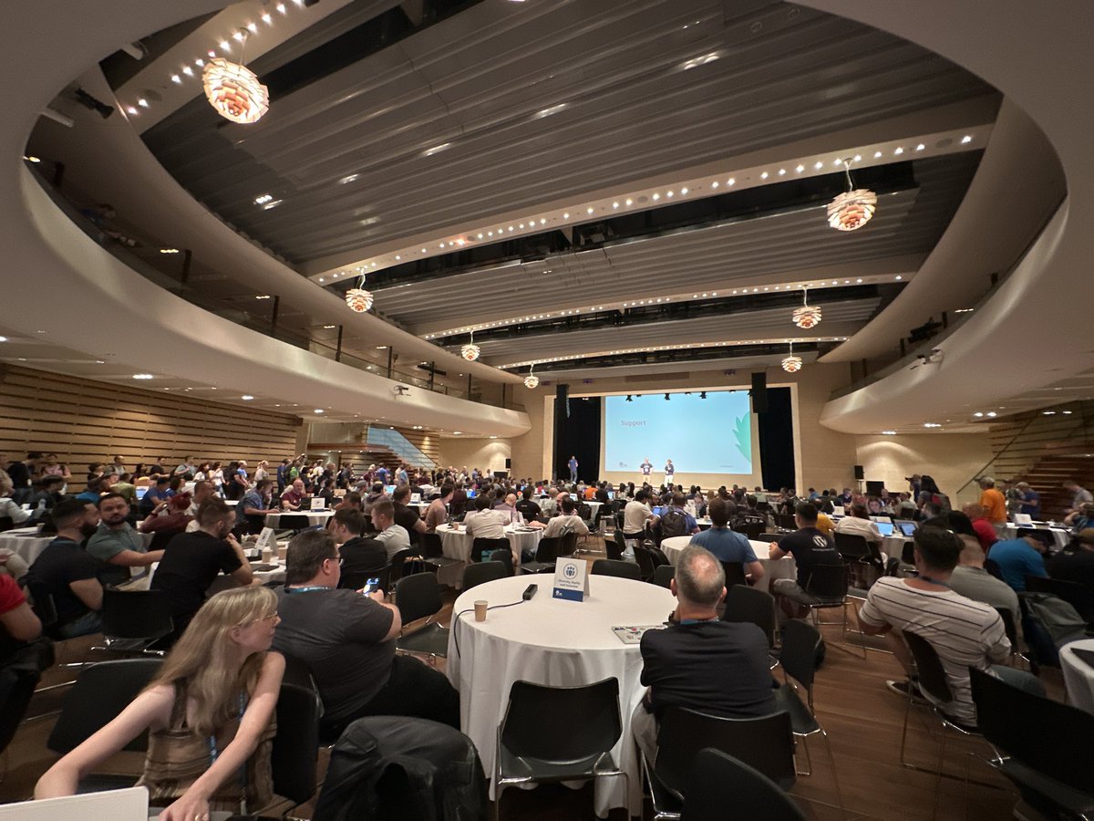 Laborator tweet media