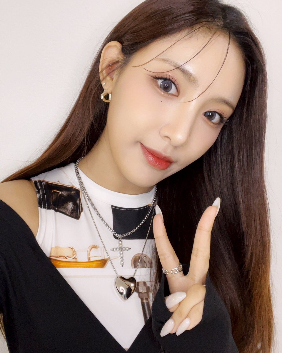 chowonwv's tweet photo. #CHOWON on Weverse

🌸: Weverse CON Festival ♥️🔥🎉 It's going to be an unforgettable day, Let's meet again!! 😚🙈

#LIGHTSUM #초원 https://t.co/GlaKkHrKkO