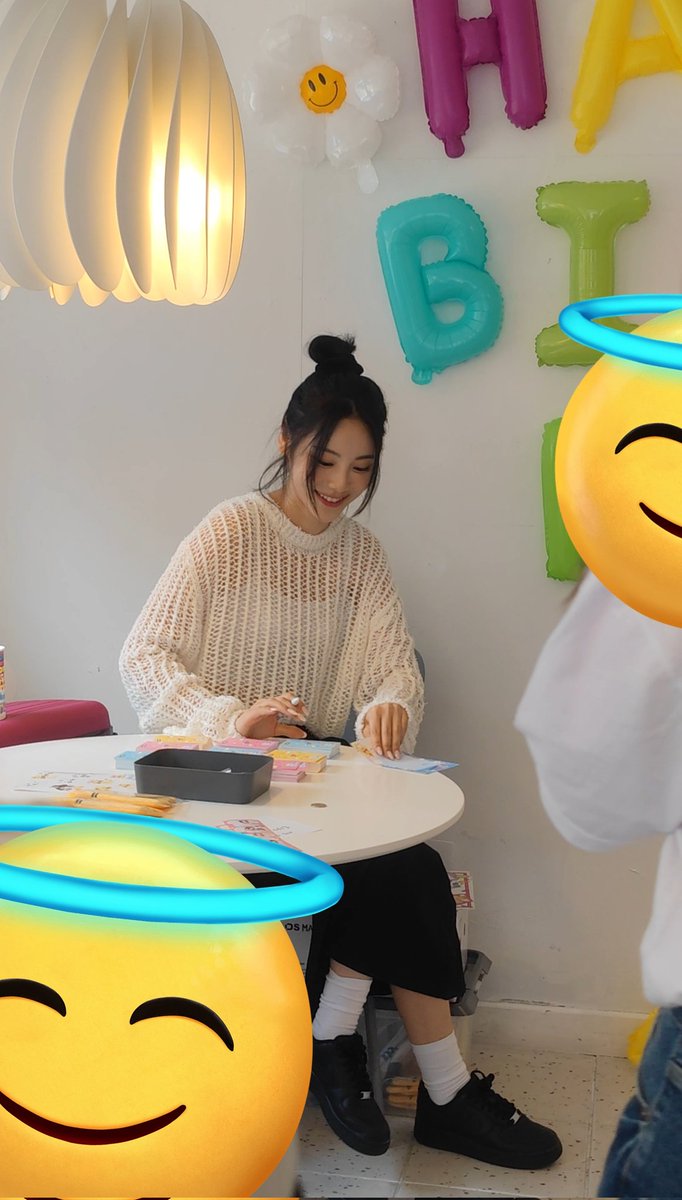 Fox_loonaverse's tweet photo. 真的非常感谢 能让我度过这么幸福的一天🥹🫰🏻太太太可爱了…
#LOONA #Jinsoul
#이달의소녀 #진솔 
#SOULMYWORLD
#HappyJinsoulDay https://t.co/BHdKtG42Yq