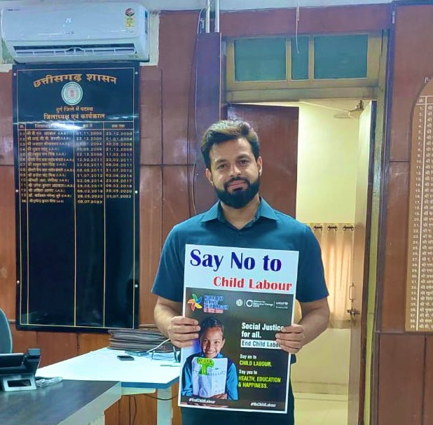 DurgDist's tweet photo. Every child deserves a childhood filled with laughter, learning &amp; love. stand together to #EndChildLabur &amp; give them a chance to thrive. 

Education, safety &amp; dreams are their birthright. Say #NoChildLabour.

#WorldDayAgainstChildLabour
@pushpendra_IAS
@UNICEFIndia https://t.co/haacvFvnv2