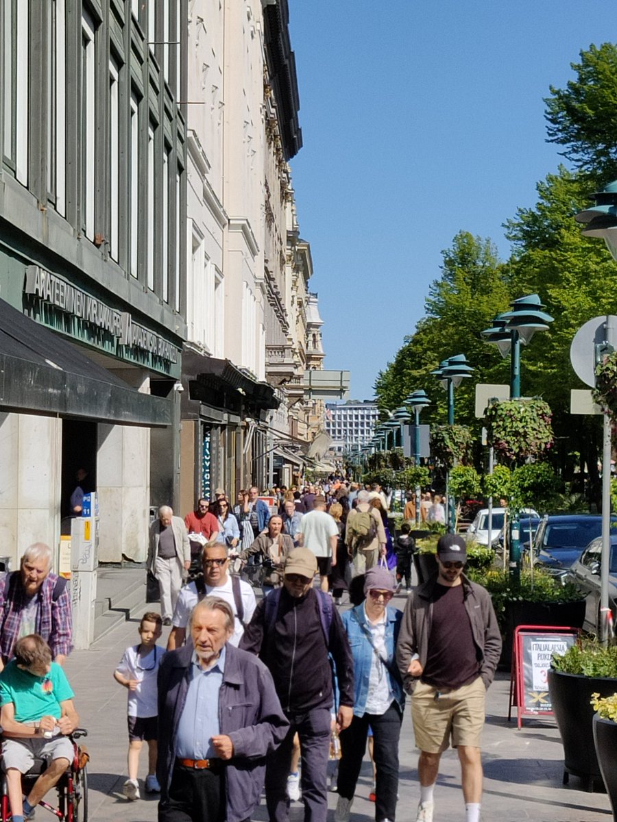 ❓ MILLAINEN SIITÄ ESPASTA NYT TULI JA MIKSI KOKEILU ON MINUSTA HYVÄ ASIA ❓

Kävelin eilen sunnuntaina Espan pari kertaa päästä päähän. Kokosin tähän ketjuun joitain huomioitani kokeilusta, joka nyt alkumetreistään päätellen vaikuttaa minusta erinomaiselta.