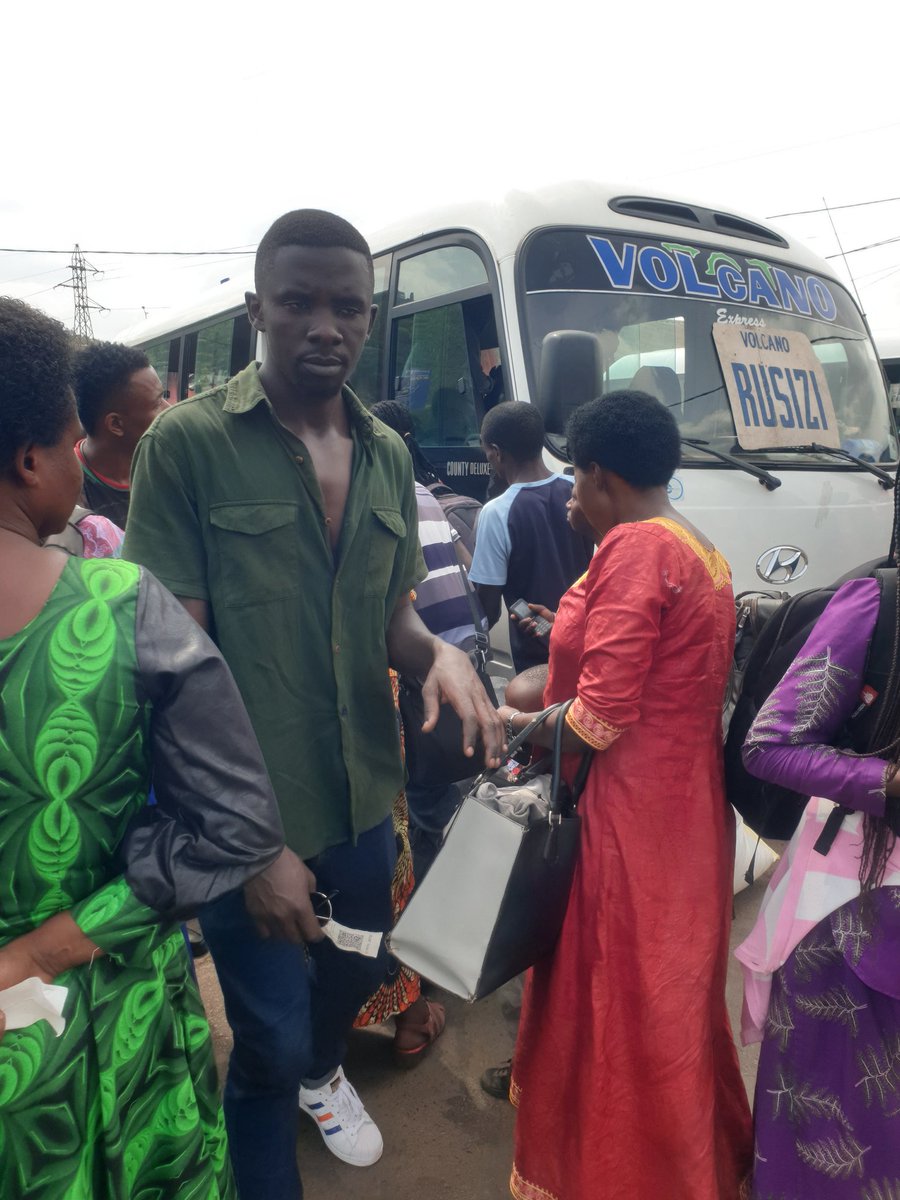 Muri GARE ya Nyabugogo hari services mbi cyane za <a href="/VolcanoLtd/">VOLCANO</a>. Abafite tickets za 12h00 bigeze 13h00 bataragenda. <a href="/OlivierNMugabo/">Olivier N. Mugabo</a> <a href="/RURA_RWANDA/">Rwanda Utilities Regulatory Authority - RURA</a>