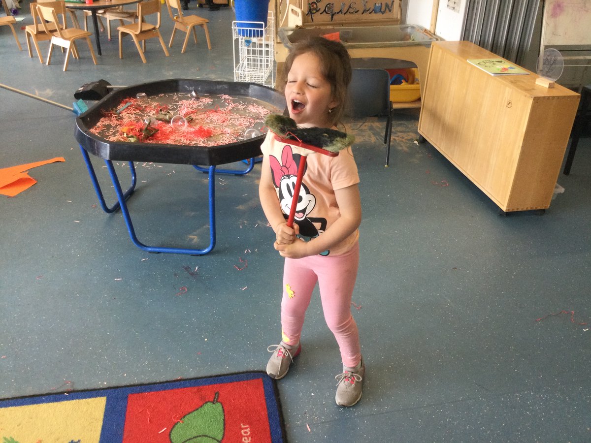 P1's Monday in play <a href="/stjosephsedin/">St. Joseph’s RC PS</a>!
I spy:
☕💰a very popular <a href="/Starbucks/">Starbucks</a> pop-up preparing orders,
🌊💧our outdoor spa helping to keep us cool in this warm weather,
🎤🎶S singing her heart out &amp;
✍👸incredible author B's story book full of imagination &amp; adventure! #beingme