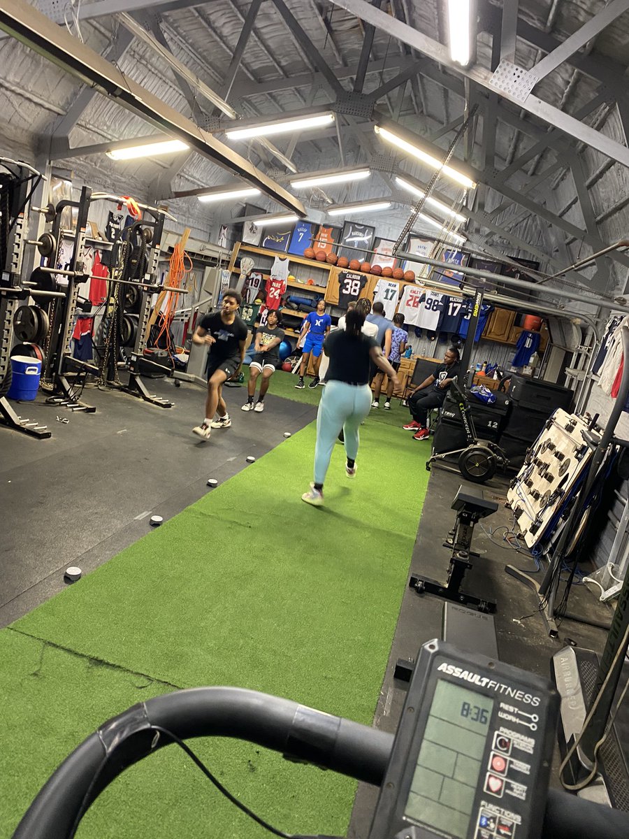 WCHRISSY_1's tweet photo. ain’t no waiting baby,we already up #5amworkouts https://t.co/70VuqrujUN