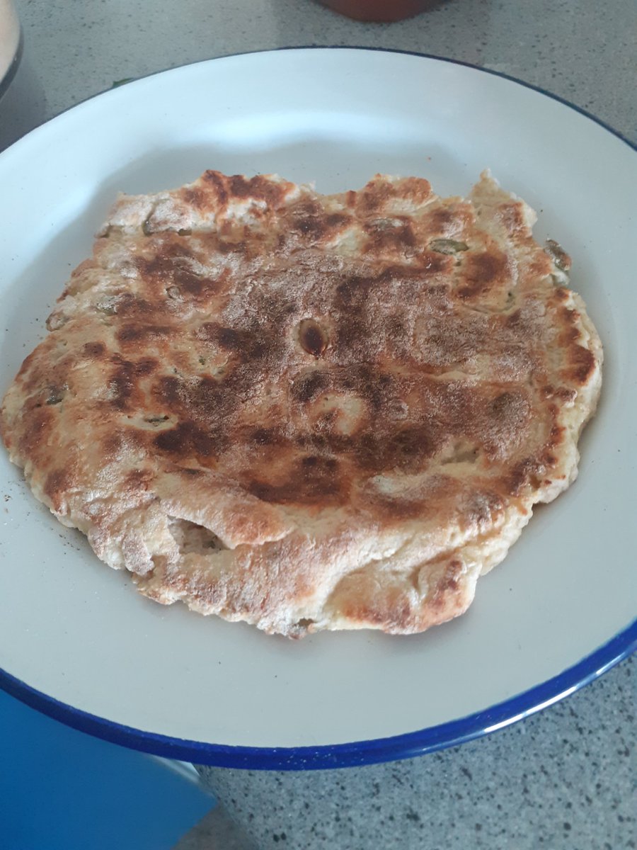 Tranby_Food's tweet photo. Thank you to Georgi from @ChartwellsInd for talking to our Year 10 @Tranby_school pupils about nutrition. We made flatbreads and hummus. #healthyeatingweek #nutrition #healthylifestyle https://t.co/qtaQmXwky0