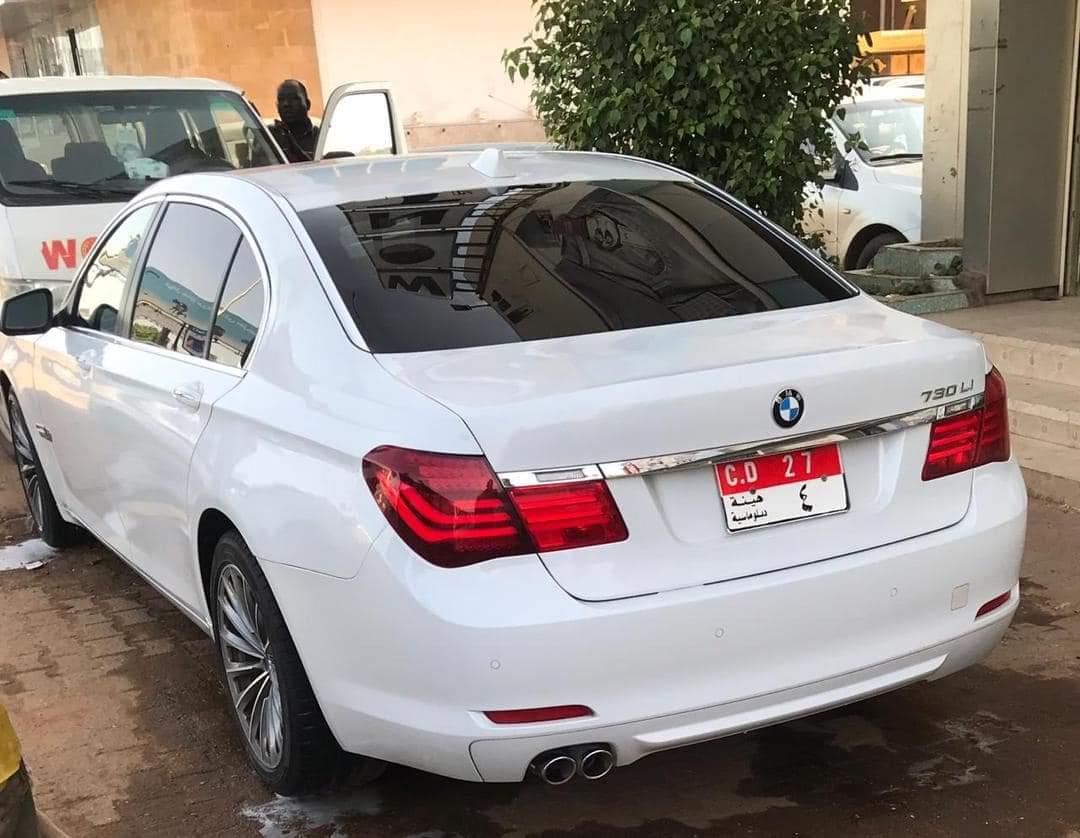 أعلن السفير الصومالي #السودان أنه تم اقتحام منزله في الخرطوم ونهبه واستباحته تماما وسرقة ممتلكات السفارة بما فيها السيارات الدبلوماسية، وأعرب السفير عن إدانته واستنكاره للاعتداء الذي تعرض له منزله ولكافة أشكال العنف والتخريب وخاصة تلك التي تستهدف المباني الدبلوماسية وتنتهك حرمتها