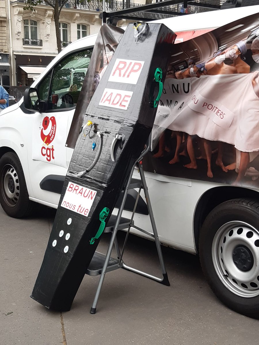 Vigilants et déterminés dans la défense de la profession #IADE en ce jour de mobilisation. 💪