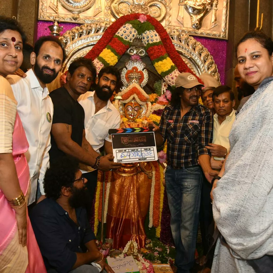 Pictures from the muhurtha of @vinayrajkumar starrer #Gramayana @OfficialViji @nimmaupendra wished good luck to the team

#Vinayrajkumar
#Sandalwood #Kannadafilmindustry
#KFI