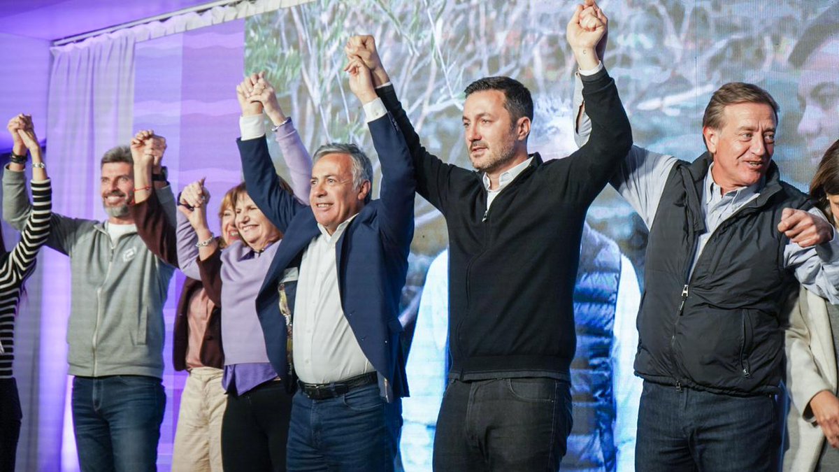 #Mendoza A Cornejo le "crecieron los enanos" aunque siga afirmando que hizo una elección "gigante"
mnews.com.ar/contenidos/644… 
<a href="/luispetri/">Luis Petri</a> 
<a href="/omardemarchi/">Omar De Marchi</a>