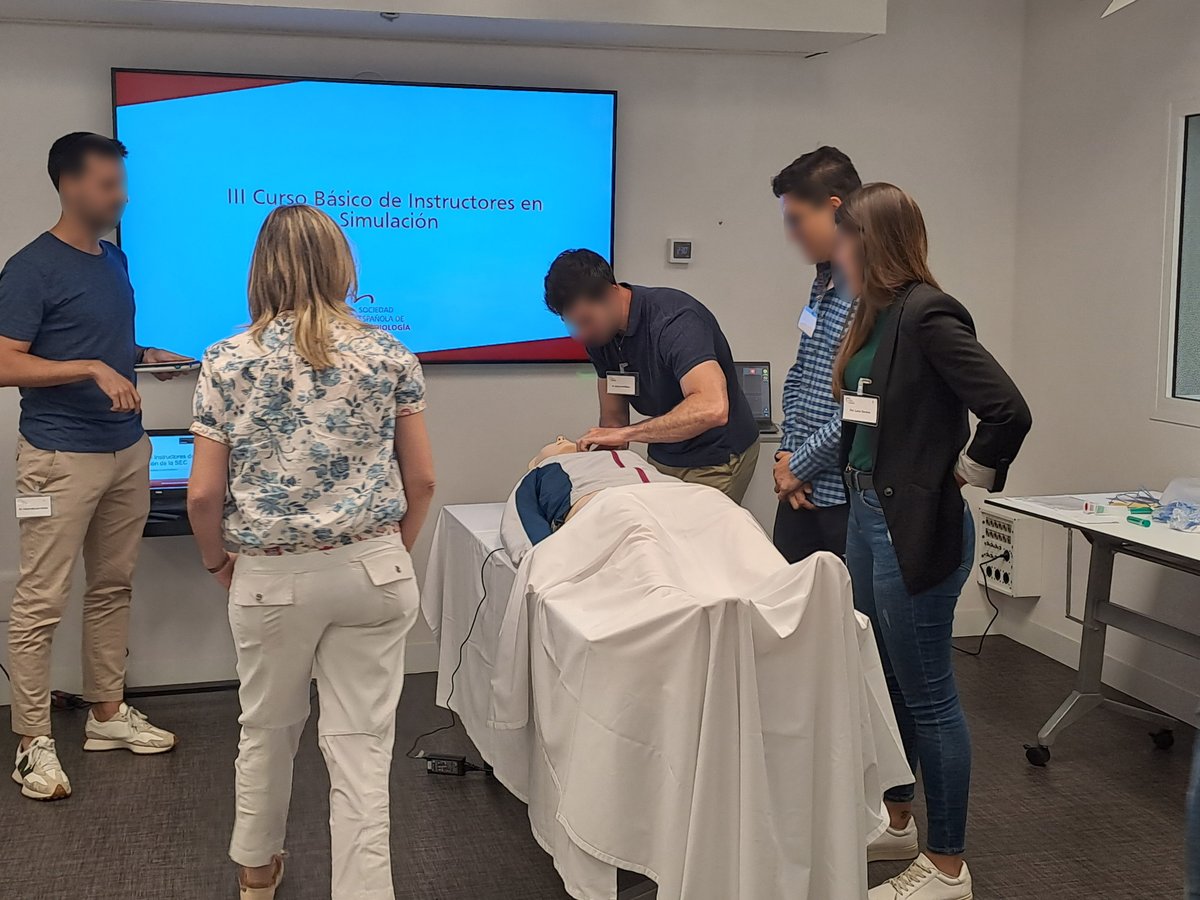 secardiologia's tweet photo. 📸 Hoy conocemos los fundamentos teóricos de la simulación en el 'III Curso de Instructores de Simulación de la SEC', que estamos celebrando en la Casa del Corazón. #CursosCasaCorazón https://t.co/o1MkgyQy25