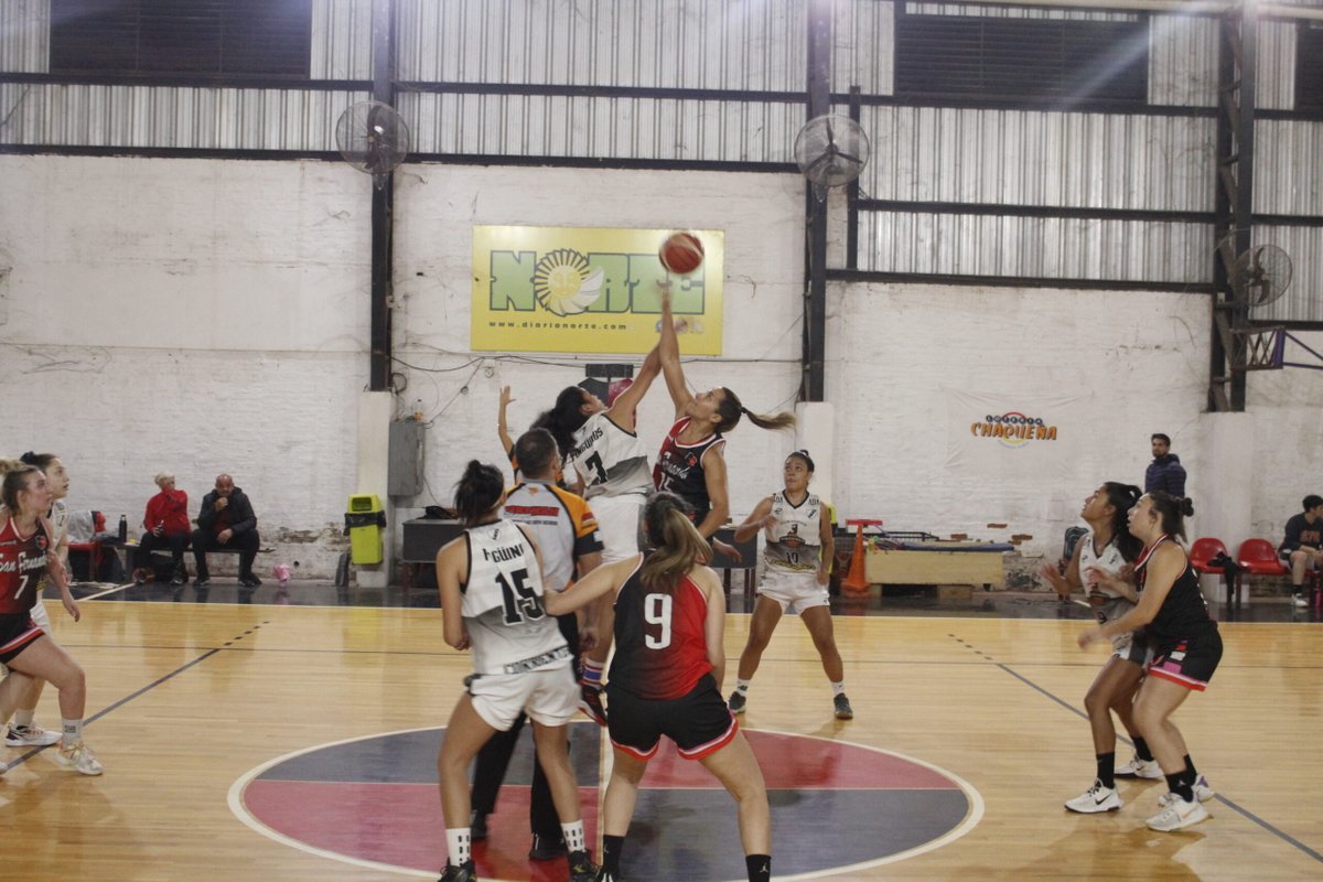 AbrChaco's tweet photo. En el comienzo de la competencia oficial de primera femenina, el dueño de casa, San Fernando se quedo con la victoria ante Pingüinos por marcador de 64 a 46. Aldana Duarte en las locales fue la máxima anotadora con 35 puntos.

https://t.co/xOHa3tn0WY https://t.co/uFdr77ZfZm