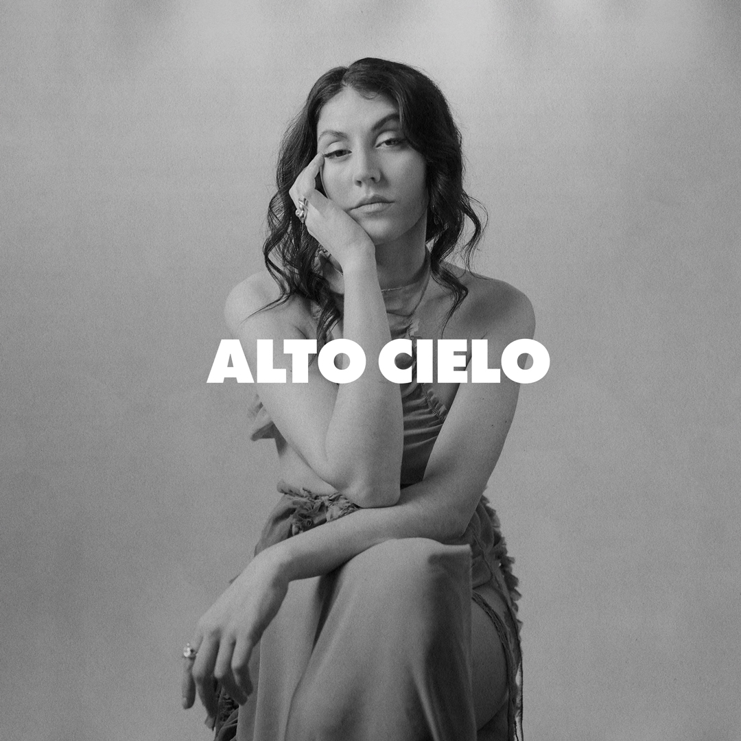 MetropoliRadio4's tweet photo. 📢 Avui a les 21h entrevistem:
🎶 @queralt_lahoz per presentar l'EP #ALTOCIELO ☁️
📖 @AlonsoCaparros ens parlarà del seu llibre #EmpiezaDeCero
🗓️ DILLUNS 12/06 ⏰ 21h
🔴 Sintonitza'ns #OnAir 👇
🔗 https://t.co/b8U4RxS2xU https://t.co/4aV8Gtm0G5