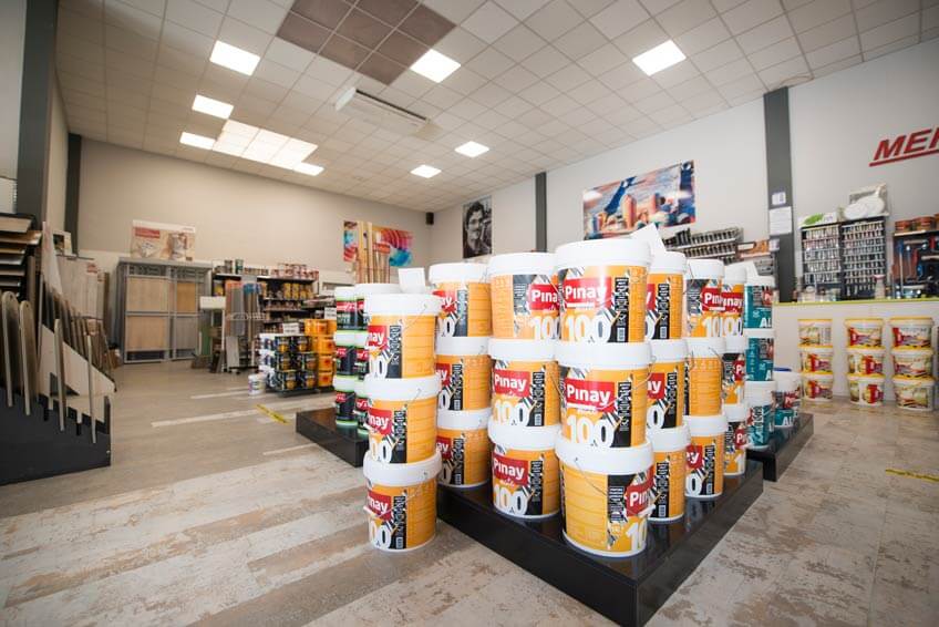 VillalbaenP29's tweet photo. Mercapin, tienda de #pinturas que trabaja con las mejores marcas y ofrece en el #P29deVillalba soluciones a medida. Los mejores productos y un estupendo servicio en #tarimas, #puertas, #armarios, #escaleras y platos y mamparas de #ducha. https://t.co/xRIoXGiXsg https://t.co/hZ4ClBZxJj