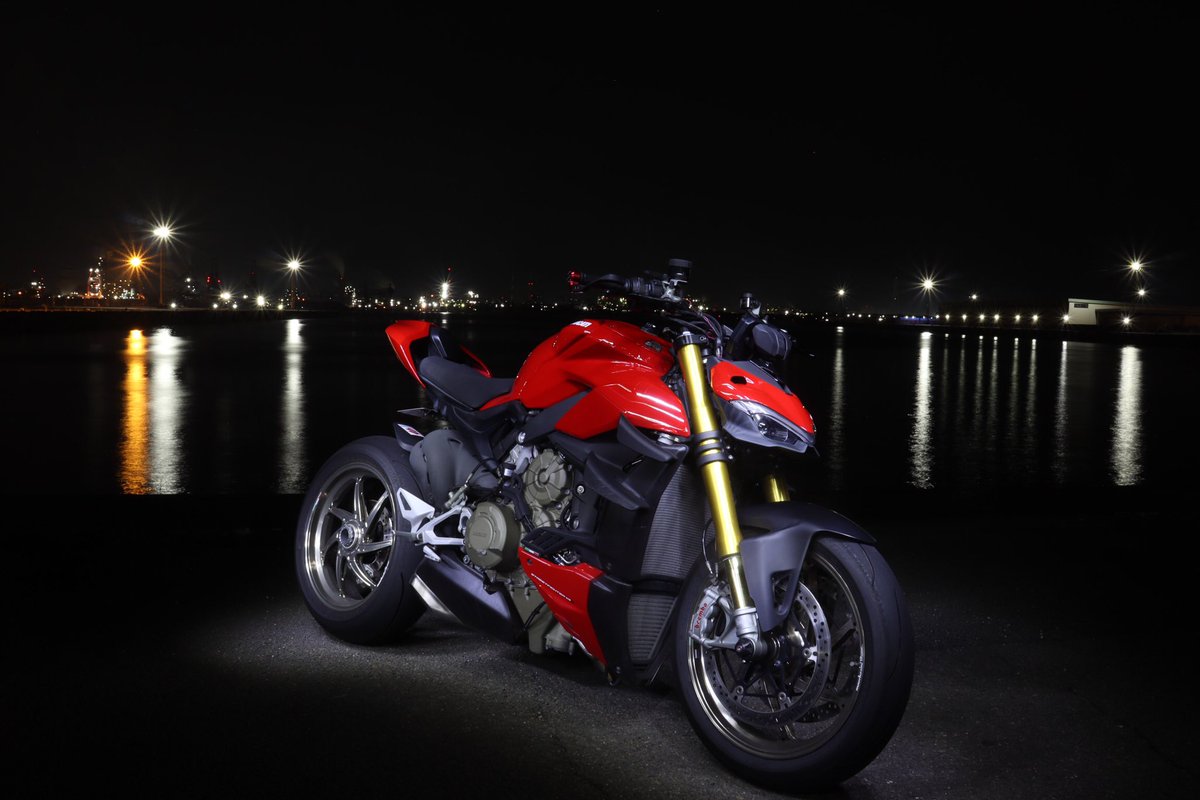 ryu1300R's tweet photo. 家に置いてるバイクが増えたので🫠

名前 : ryuji
性別 : 男
年齢 : 22
身長 : 180cm
住み : 愛知県尾張(知多)
愛車 : 隼、ストリートファイターV4S、GSXR250R、M796(仮)
好き : 睡眠、バイク、お菓子

 #バイク乗りとして軽く自己紹介
#バイク乗りと繋がりたい #隼 #StreetFighterV4S  #M796 https://t.co/3MDOBtXc5p