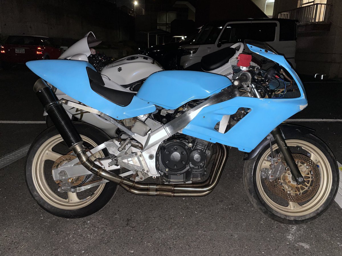 ryu1300R's tweet photo. 家に置いてるバイクが増えたので🫠

名前 : ryuji
性別 : 男
年齢 : 22
身長 : 180cm
住み : 愛知県尾張(知多)
愛車 : 隼、ストリートファイターV4S、GSXR250R、M796(仮)
好き : 睡眠、バイク、お菓子

 #バイク乗りとして軽く自己紹介
#バイク乗りと繋がりたい #隼 #StreetFighterV4S  #M796 https://t.co/3MDOBtXc5p