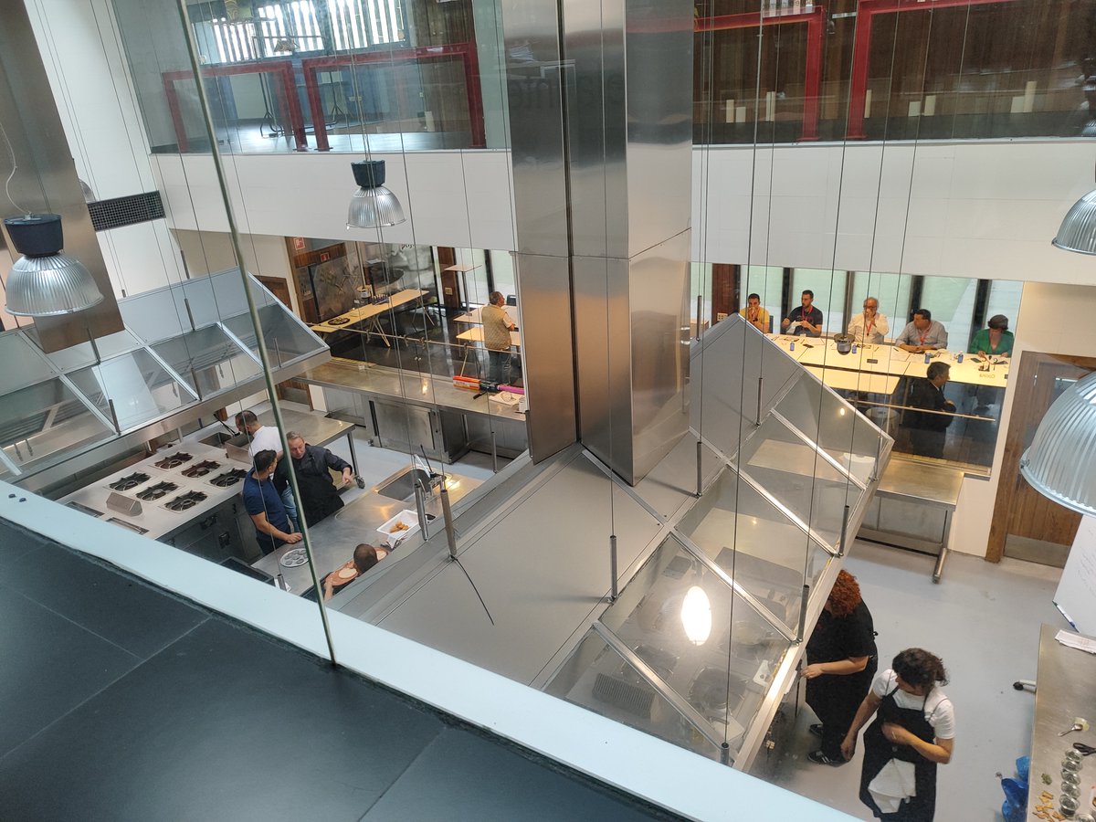 EIC_Valladolid's tweet image. Hemos acogido la final del #Concurso Provincial de #Pinchos de #Valladolid 2023. 46 hosteleros se han dado cita en nuestras cocinas para presentar al jurado sus propuestas. Los ganadores representarán a Valladolid en el Concurso Nacional de Pinchos 
@Apehva