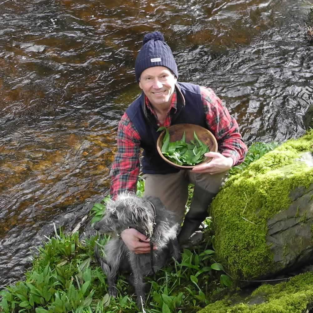 Some freshly foraged Wild Garlic Pesto! 🥗

This is such a versatile recipe that can be mixed with anything, from pasta, couscous, to bruschetta.

And of course features our luscious Villa Montalbano Extra Virgin Olive Oil.

demijohn.co.uk/blogs/food-rec…