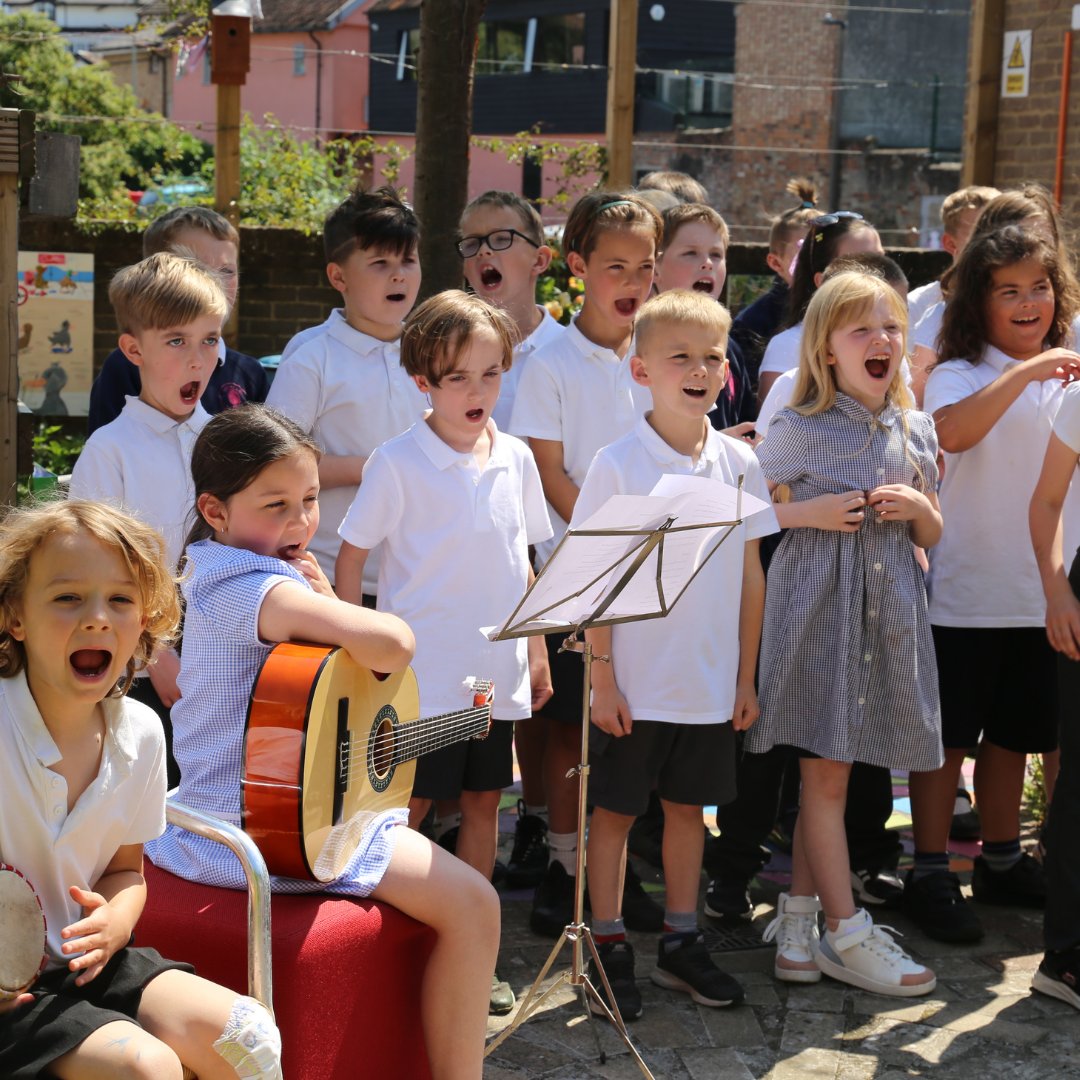FoodMuseumUK's tweet image. Did you catch the Jubilant! Festival Friday? 😮 

There were performances at @JohnPeelCentre &amp;amp; @StowLibrary + opening nights for exhibitions at @Modece &amp;amp; @FoxYardStudio😍 

You can still visit Jubilant! exhibitions until Wednesday 14th, find out more: foodmuseum.org.uk/jubilant/