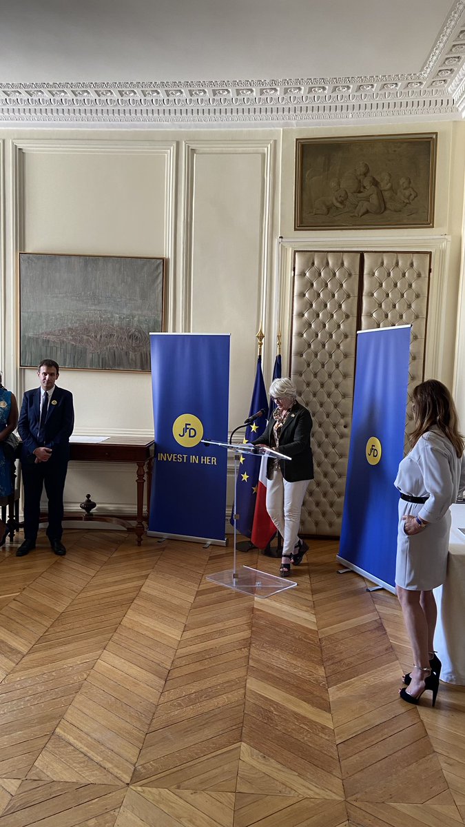 joinjfd's tweet photo. Merci Mme la ministre @RomeIsabelle de nous recevoir pour ce moment de convivialité en l’honneur des Margaret 2023. #lesMargaret #InvestinHer https://t.co/Xdzdnt4RcM