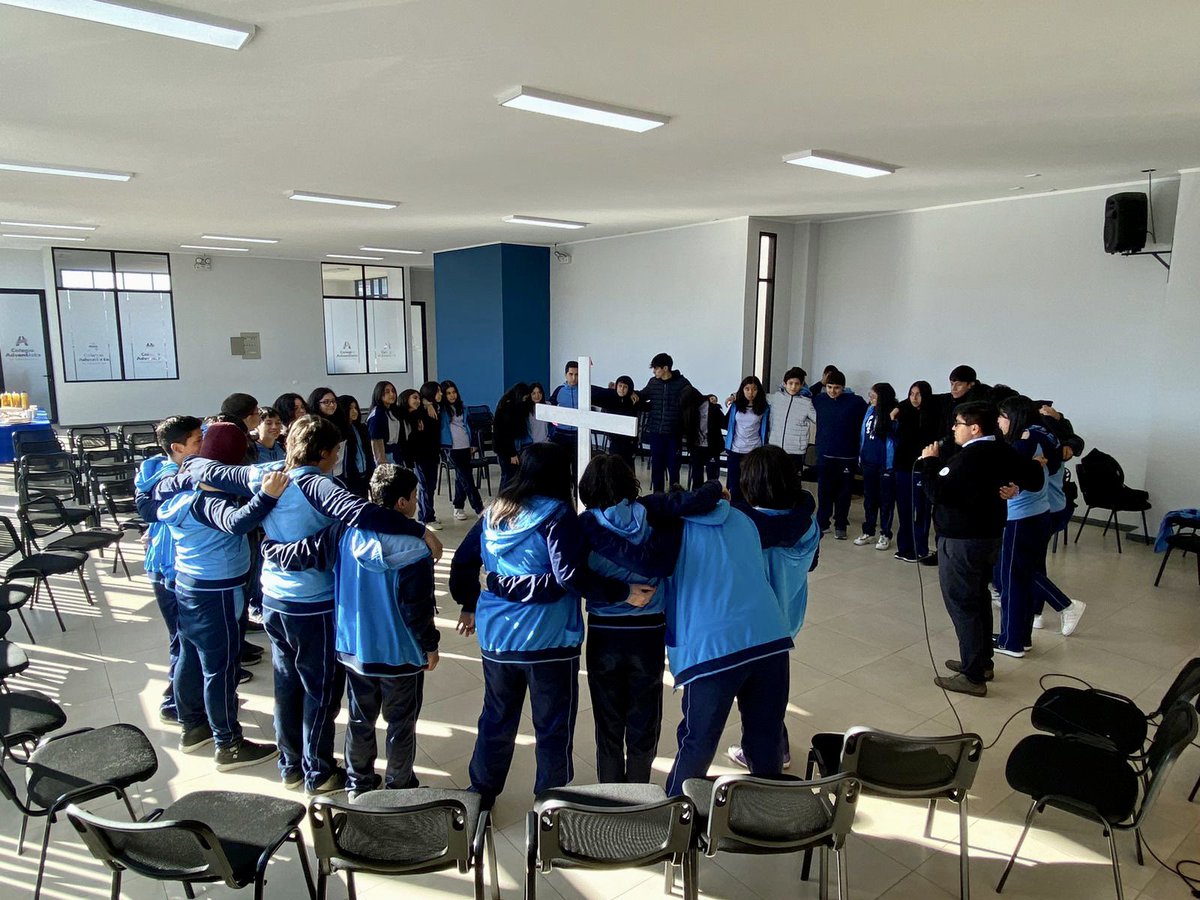 La #GeneraciónMisionera del #CadecBásica se comprometió con #YoCompartoAJesús 
Los estudiantes que ya son parte de nuestra iglesia, trabajarán este año para llevar a un compañero cada uno a los pies de Cristo
¡Qué hermoso ver el compromiso de los más pequeños en la obra de #Dios!