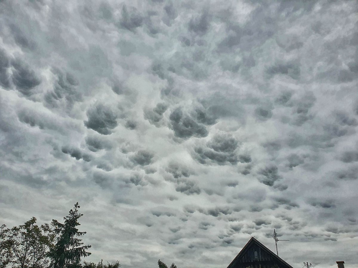 #Krosno kilka chwil temu. ☁️
fot. Meteo Krosno / facebook.com/meteokrosnoo
#obserwatorzyburz #podkarpacie #polska #pogoda #chmury