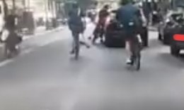 @MatthieuGariel @sandrousseau On voit bien le vélo frapper le premier le chauffeur de taxi.
Sardine, toujours du mauvais côté de la barrière 🤷