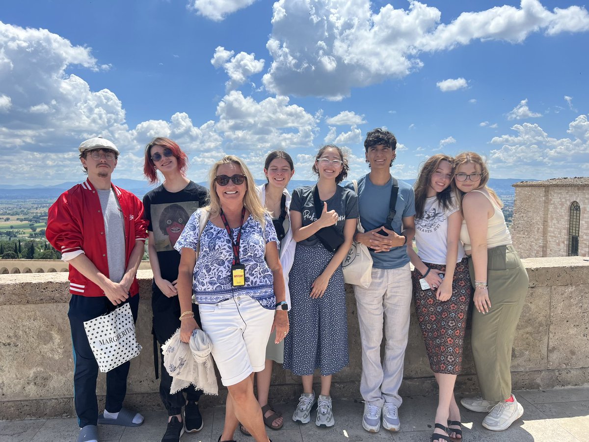 geowithzio's tweet photo. Spent a lovely day in Assisi, perusing various churches. We saw the tomb of St. Francis, and explored the tiny streets of the town. https://t.co/P0Sn4HwBWO