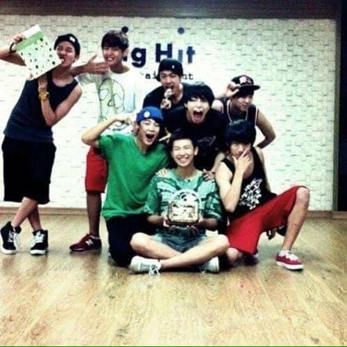 winter17_tkbear's tweet photo. BTS primera fotografía  

#10yearswithBTS https://t.co/3W8eMNJmfi
