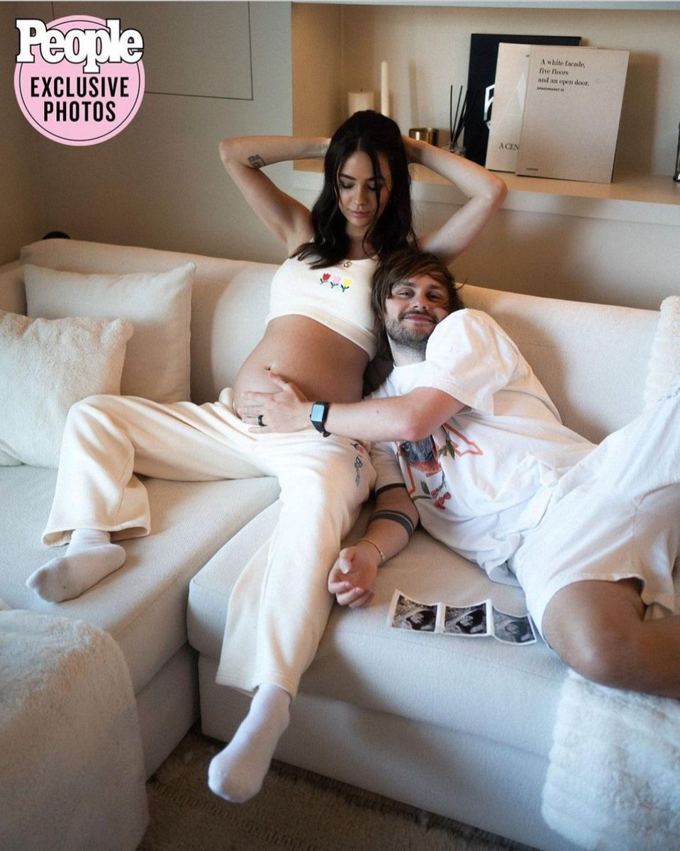 A thread of Mystal pregnancy announcement photoshoot✨