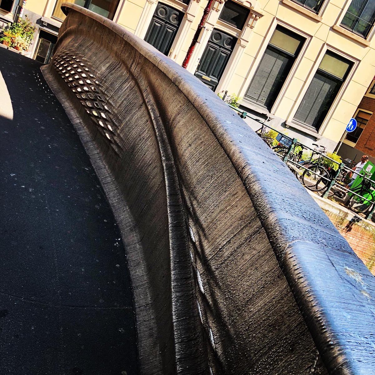 aCivilSapper's tweet photo. Always time for a spot of CPD… been meaning to check out @jorislaarman lab’s #MX3D printed bridge for ages.
https://t.co/X5YfSwGPRq #ThisIsEngineering #STEM https://t.co/gwE0RVgAne