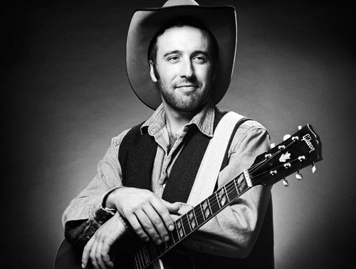 AgeingRaver's tweet photo. NEW post: Luke Bell (1990-2022) "played classic honky-tonk with a wink and a yodel, summoned the sleeping ghosts of country better than any voodoo spell" (Rolling Stone)
10 of his finest songs picked by @pangurdubh3
#lukebell #countrymusic #americana
https://t.co/G523hhG1kW https://t.co/42xqYIKWlb